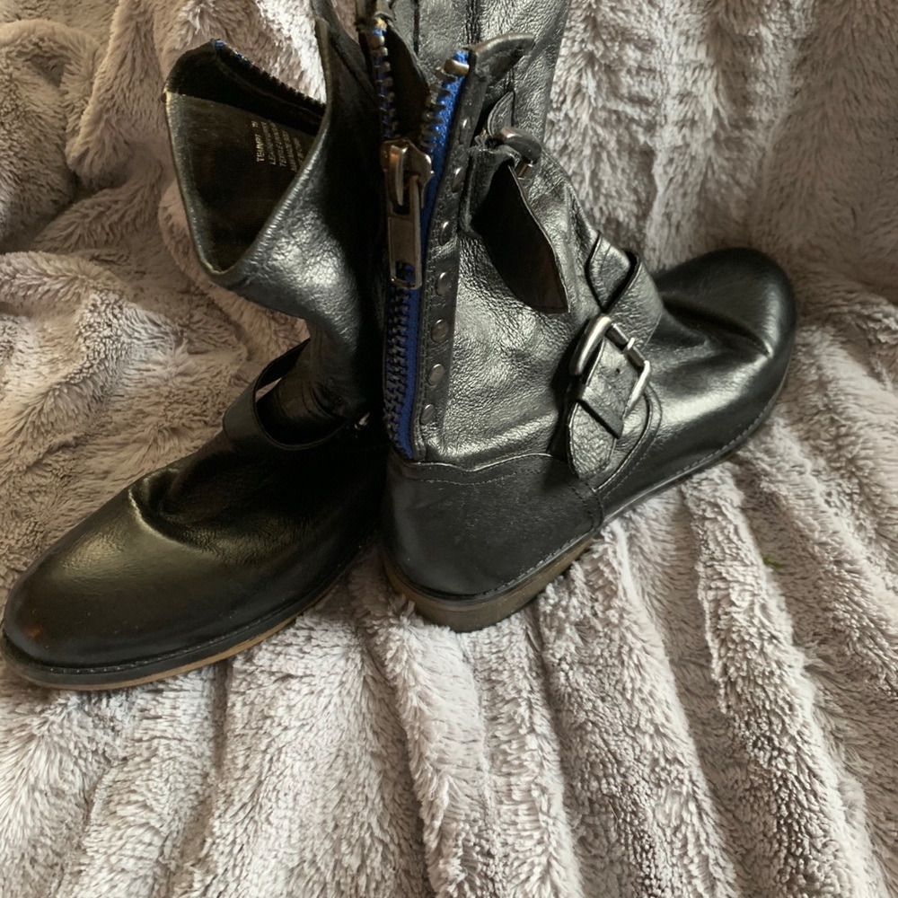 Black Steve Madden Boots with Blue Zipper
